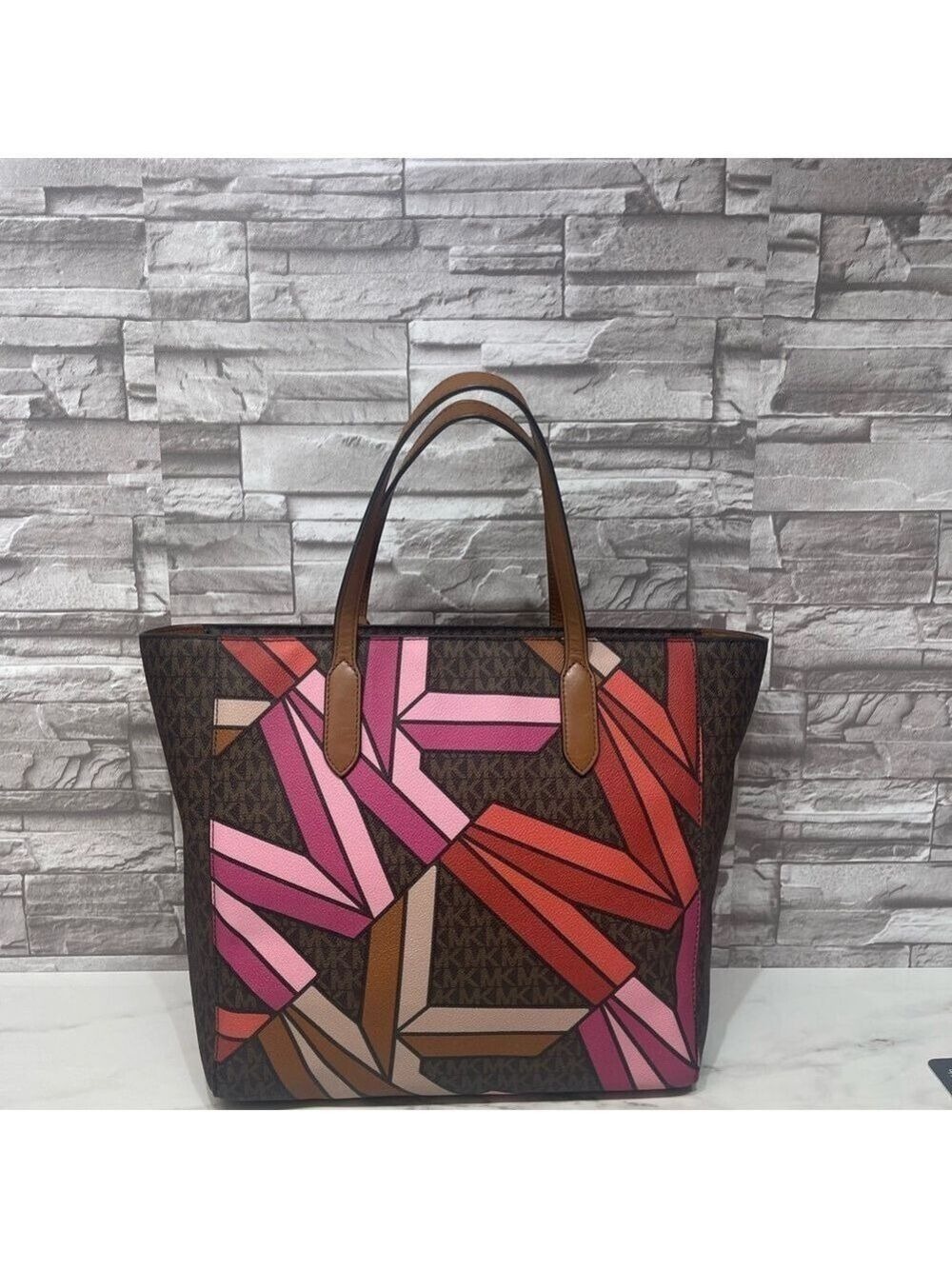 Michael Kors Sinclair Geometric 3D Grab Tote Brown/Red/Pink & Matching Wallet
2 - Picture 6 of 14